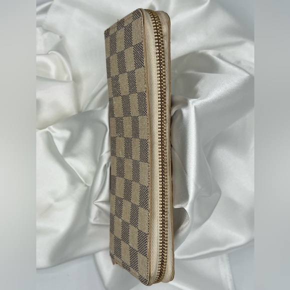 STEAL OF THE WEEK: LOUIS VUITTON Damier Azur Portefeiulle Clemence Wallet - Picture 5 of 14